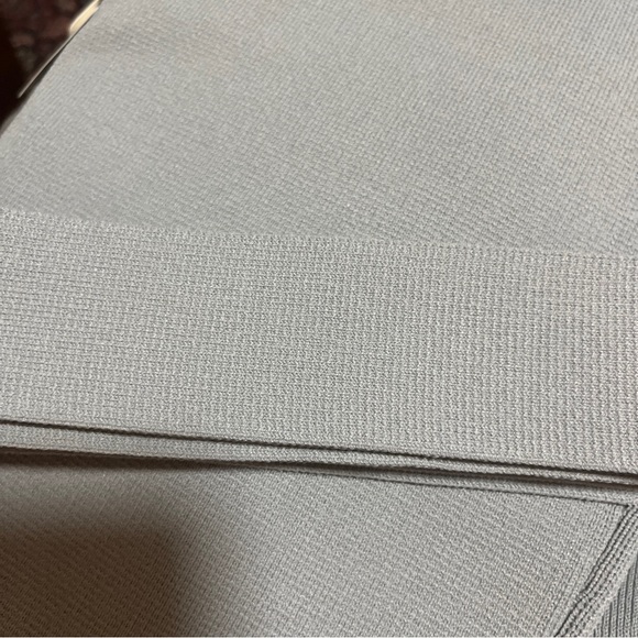 Scanlan Theodore crepe knit v neck dress in small grey/blue - Picture 3 of 5